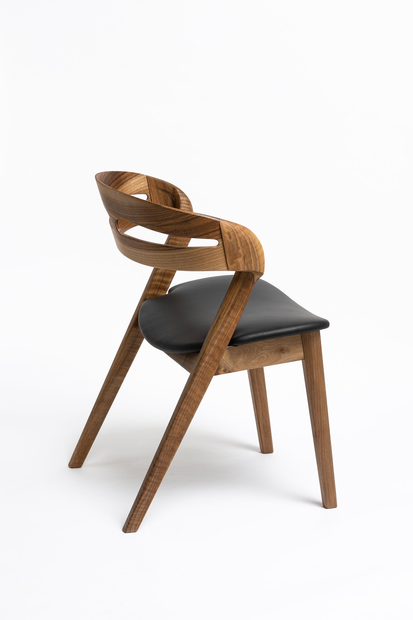 NOAH | Chaise de salle à manger en noyer massif