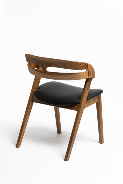 NOAH | Chaise de salle à manger en noyer massif