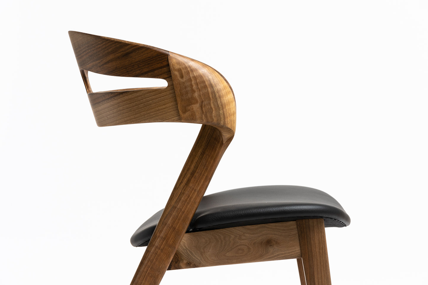 NOAH | Chaise de salle à manger en noyer massif