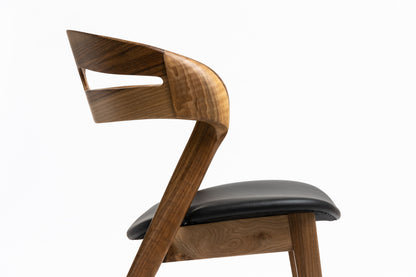 NOAH | Chaise de salle à manger en noyer massif