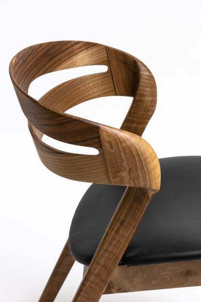 NOAH | Chaise de salle à manger en noyer massif