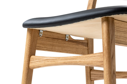 Wooden chair (oak)