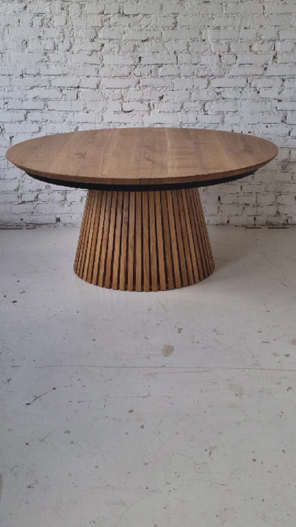 LIA | Extendable Round Dining Table – Natural Oak