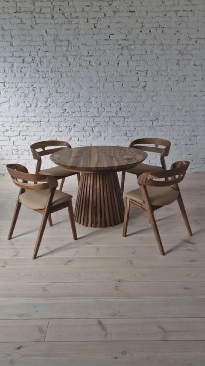 LIA | Extendable Round Dining Table – Natural Walnut
