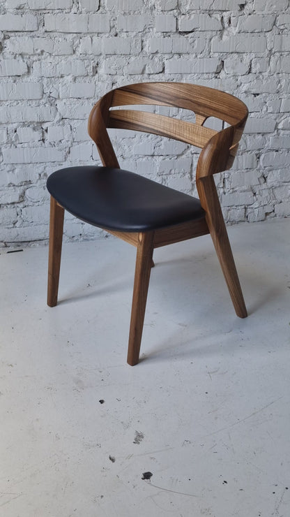 NOAH | Chaise de salle à manger en noyer massif