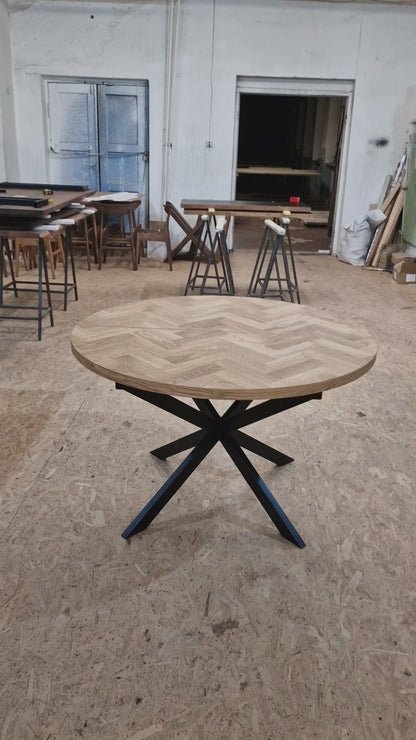 ISKRA | Extendable Round Herringbone Dining Table – Solid Oak