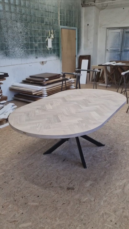 ISKRA | Extendable Round Herringbone Dining Table – Solid Oak