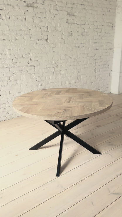 ISKRA | Extendable Round Herringbone Dining Table – Solid Oak