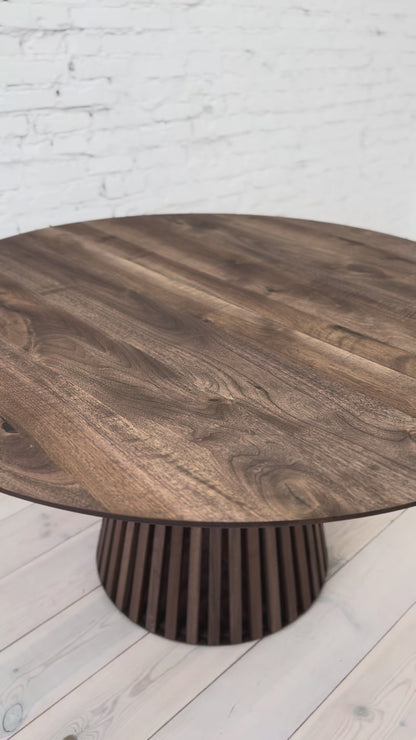 LIA | Extendable Round Dining Table – Natural Oak
