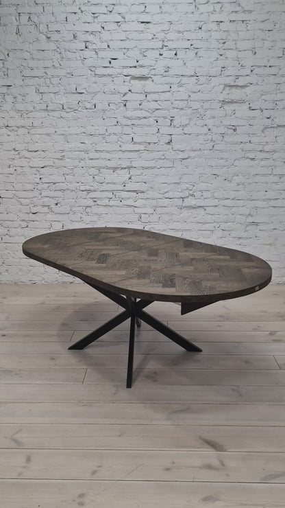 ISKRA | Extendable Round Herringbone Dining Table – Solid Oak